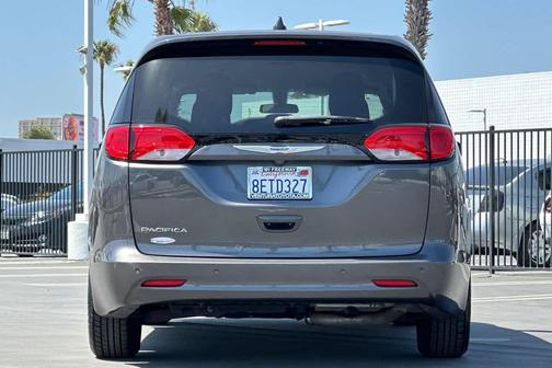 Granite Crystal Metallic Clearcoat 2018 Chrysler Pacifica L