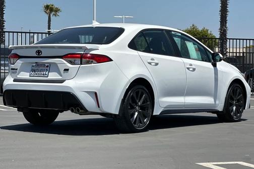 Ice Cap 2024 Toyota Corolla SE