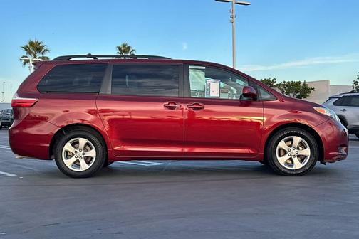 2016 Toyota Sienna LE