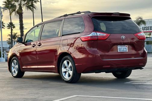 2016 Toyota Sienna LE