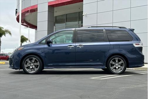 2020 Toyota Sienna SE