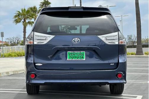 2020 Toyota Sienna SE
