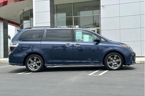 2020 Toyota Sienna SE