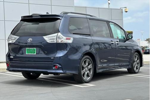 2020 Toyota Sienna SE