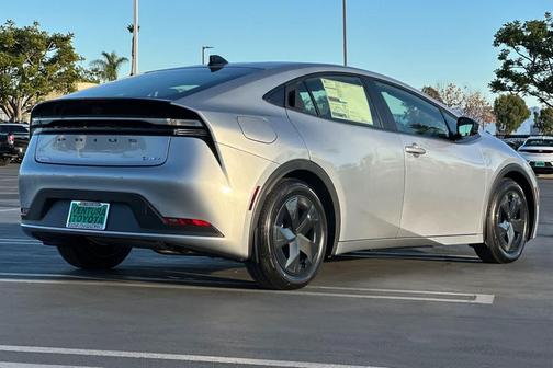 2026 Toyota Prius Plug-In Hybrid SE