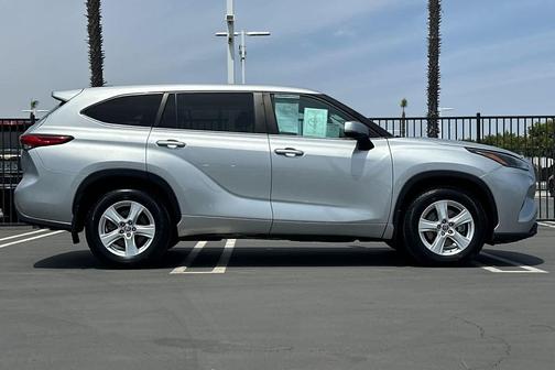 Celestial Silver Metallic 2023 Toyota Highlander LE