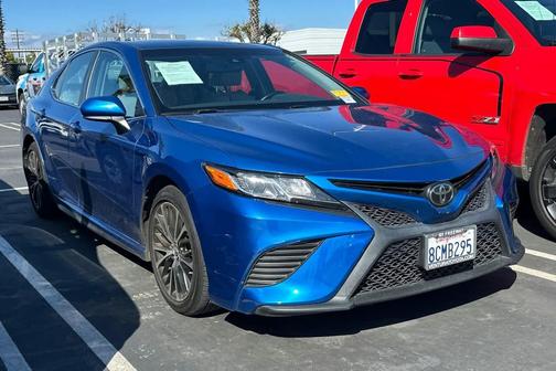 Blue Streak Metallic 2018 Toyota Camry SE