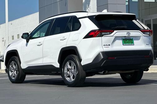 Ice Cap 2024 Toyota RAV4 XLE