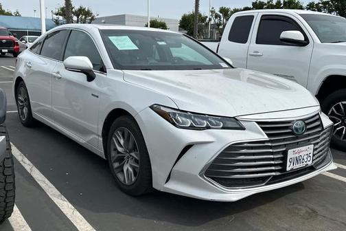 2020 Toyota Avalon Hybrid XLE