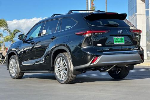 2026 Toyota Highlander Hybrid Platinum