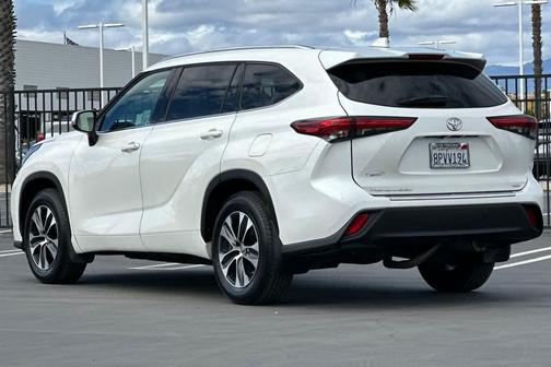 Blizzard Pearl 2020 Toyota Highlander XLE