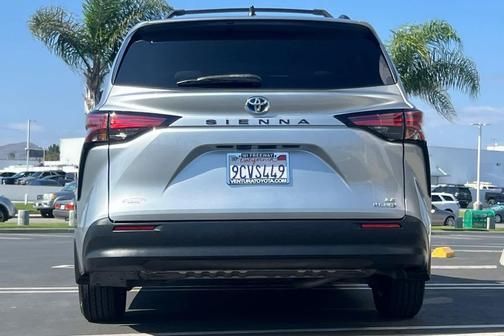 2022 Toyota Sienna LE