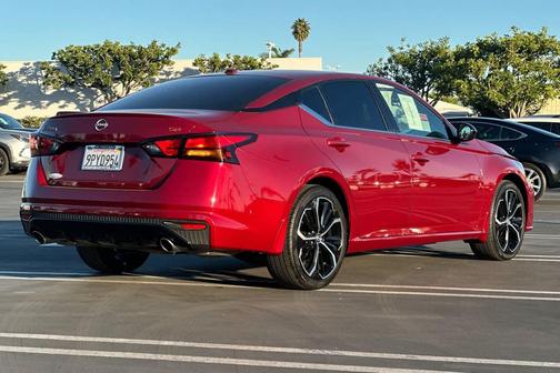 2025 Nissan Altima SR FWD