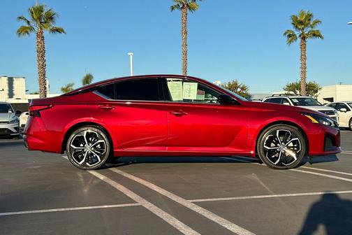 2025 Nissan Altima SR FWD