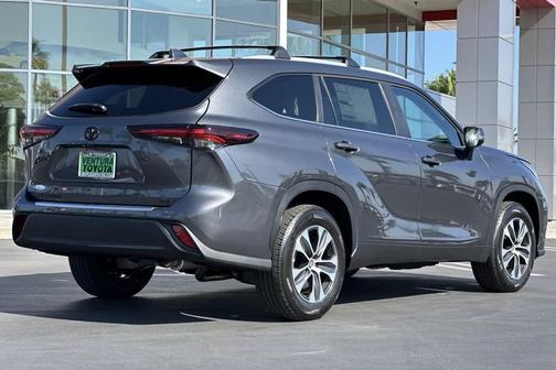2025 Toyota Highlander XLE