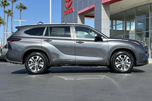 2025 Toyota Highlander XLE