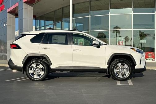 2025 Toyota RAV4 Hybrid LE