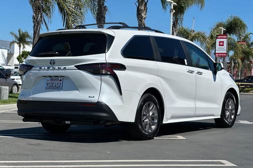 2025 Toyota Sienna XLE 8 Passenger