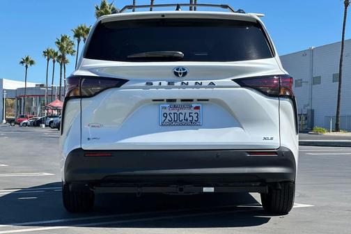 2025 Toyota Sienna XLE 8 Passenger
