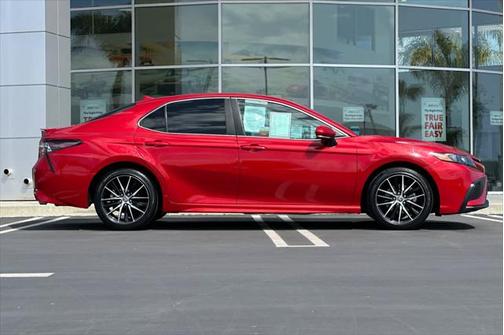 2022 Toyota Camry SE