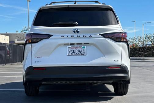 2025 Toyota Sienna XLE