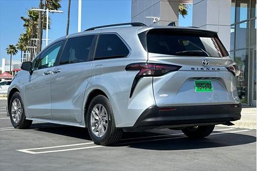 2024 Toyota Sienna XLE 8 Passenger