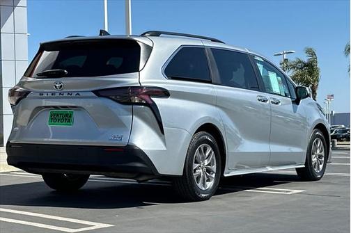 2024 Toyota Sienna XLE 8 Passenger