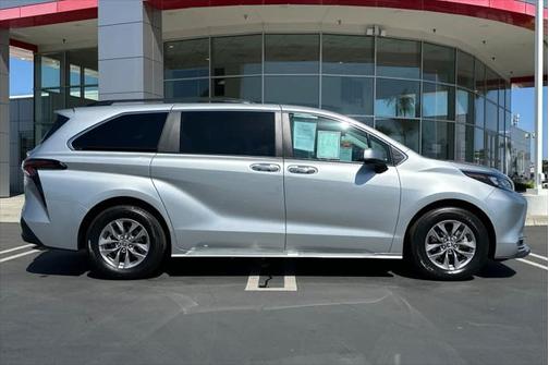 2024 Toyota Sienna XLE 8 Passenger