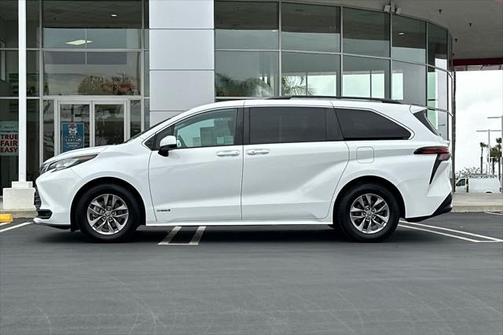 2021 Toyota Sienna LE