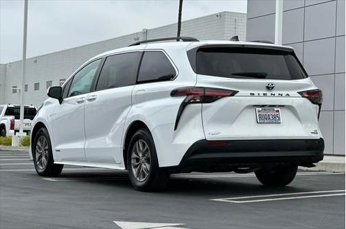2021 Toyota Sienna LE