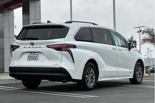 2021 Toyota Sienna LE