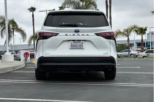 2021 Toyota Sienna LE