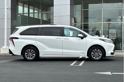 2021 Toyota Sienna LE