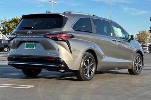 2026 Toyota Sienna Platinum