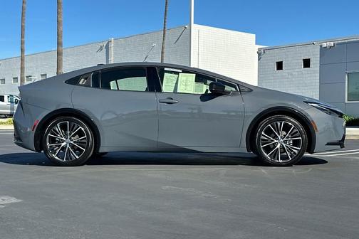 2025 Toyota Prius XLE