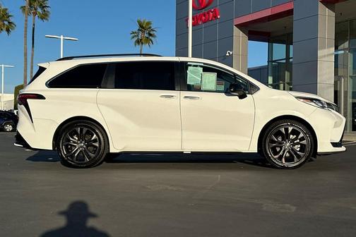 2022 Toyota Sienna XSE 7 Passenger