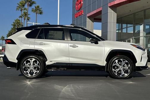 2025 Toyota RAV4 Hybrid SE