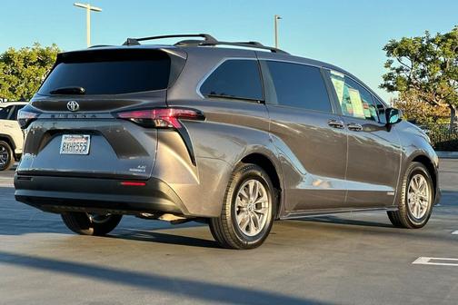 2021 Toyota Sienna LE