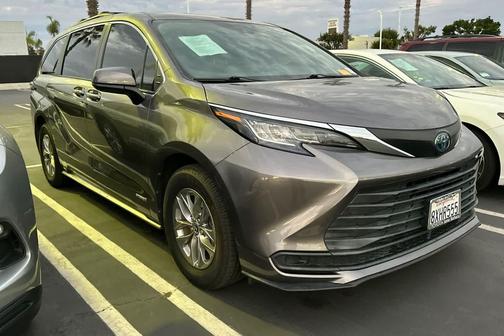 2021 Toyota Sienna LE
