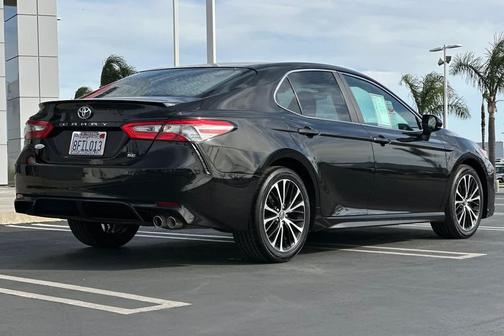 Midnight Black Metallic 2018 Toyota Camry SE