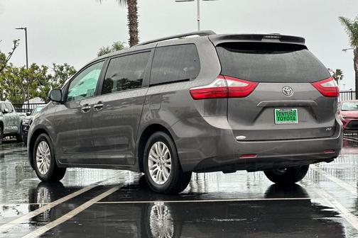 2017 Toyota Sienna XLE