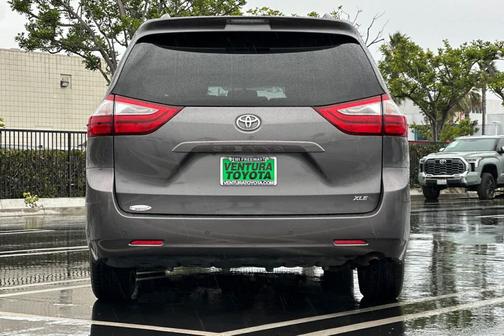 2017 Toyota Sienna XLE