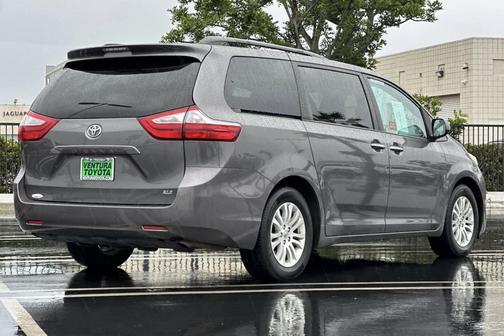 2017 Toyota Sienna XLE