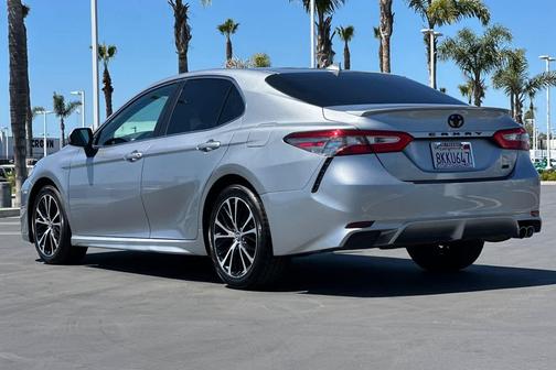 Celestial Silver Metallic 2019 Toyota Camry SE