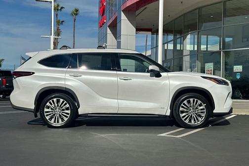 2026 Toyota Highlander Hybrid Platinum