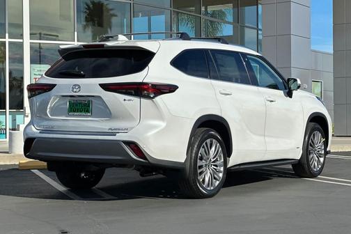 2026 Toyota Highlander Hybrid Platinum