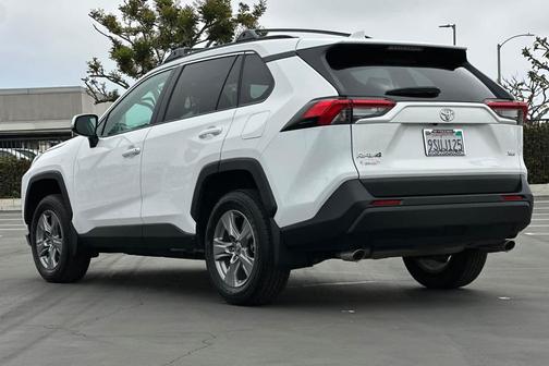 Ice Cap 2025 Toyota RAV4 XLE