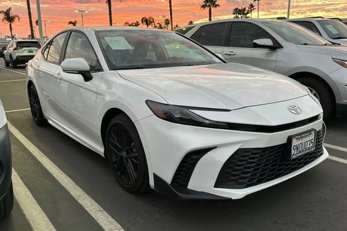 2025 Toyota Camry SE