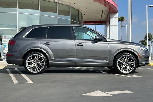 Samurai Gray Metallic 2019 Audi Q7 55 Prestige