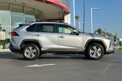 2025 Toyota RAV4 Hybrid LE